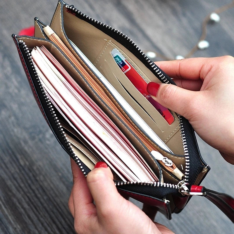 Damen-Geldbörse aus Leder, schwarz-rot, mit Reißverschluss, Kartenfächer, elegantes Design.