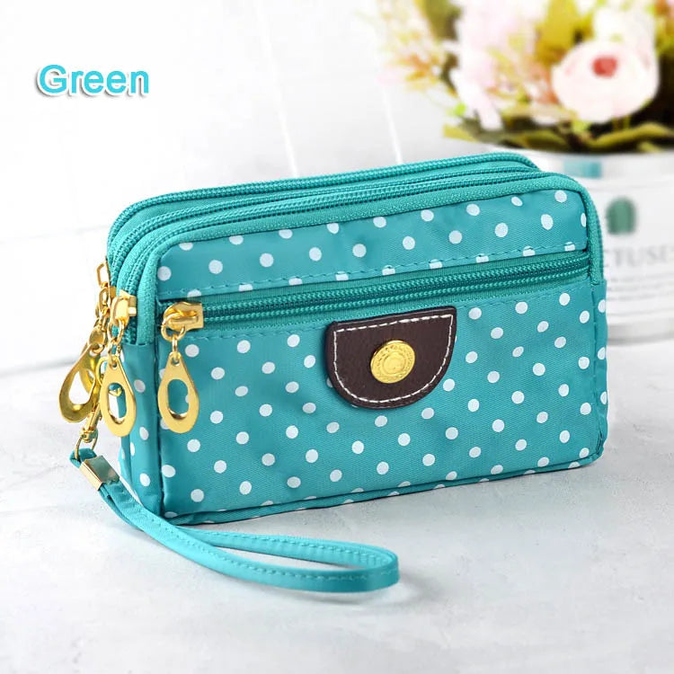 Grüne gepunktete Damenhandtasche mit Reißverschluss, multifunktional, aus Stoff.