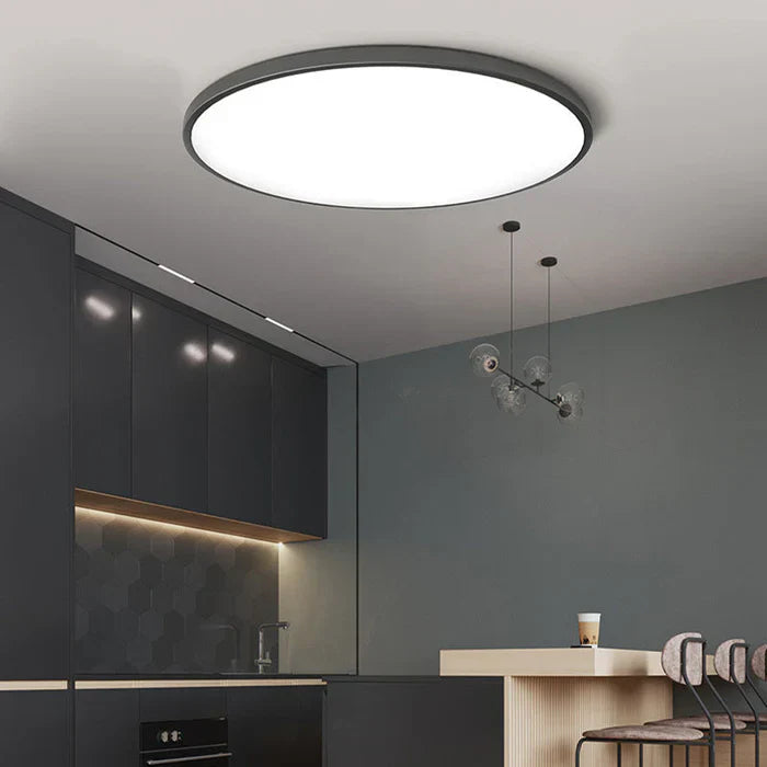 Moderne runde LED-Deckenleuchte in Schwarz, energiesparend, ideal für Küche oder Wohnzimmer.