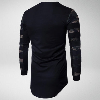Schwarzes Langarmshirt mit Camouflage-Ärmeln, Herrenmode, Baumwolle, lässiger Stil.