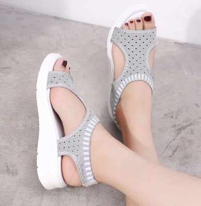 Damen Sandalen, grau, atmungsaktiv, Strickmaterial, weiße Sohle, bequem, Sommermode.