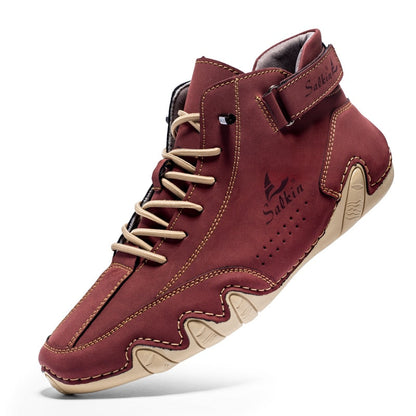 Roter Herren-Sneaker aus Leder, beige Sohle, Schnürsenkel, modisch, bequem, Salekin-Design.