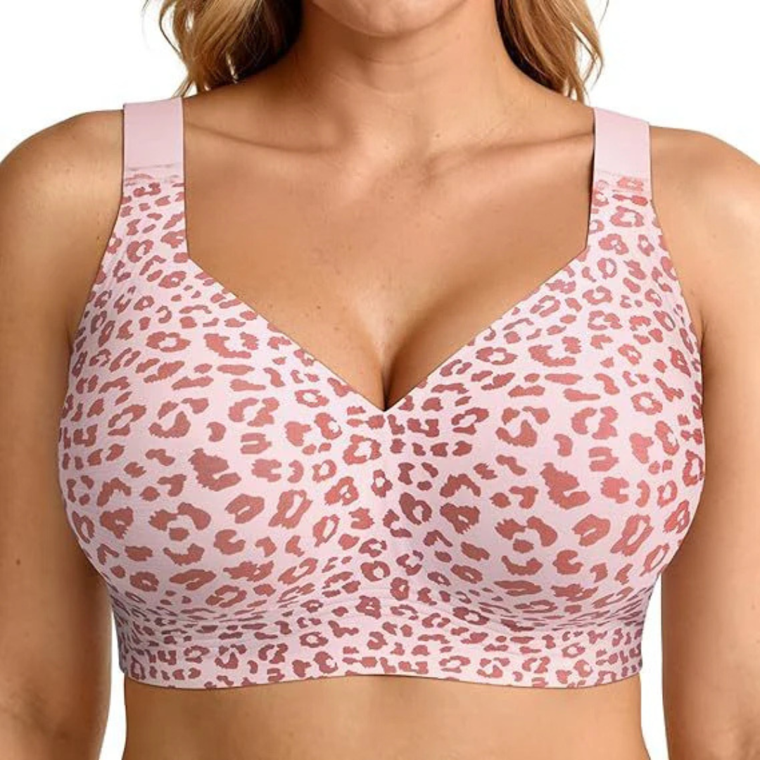 Modell i ljusrosa bh med rosa leopardmönster, sedd framifrån 11