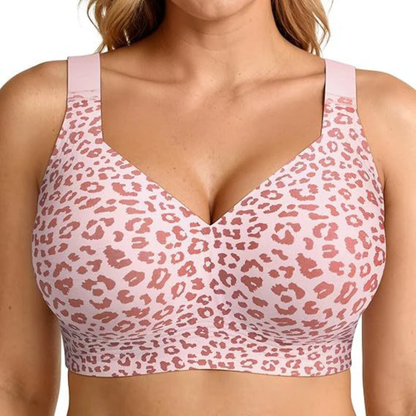 Modell i ljusrosa bh med rosa leopardmönster, sedd framifrån 11