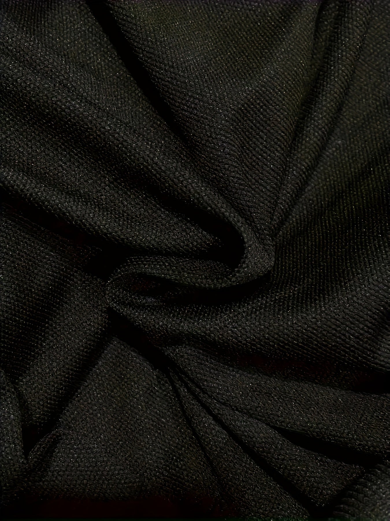 Schwarzer Baumwollstoff, Nahaufnahme, Textur, weicher Stoff, hochwertiges Material, Faltenwurf.