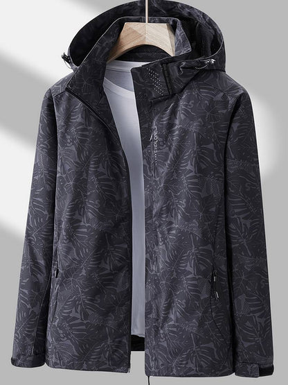 Schwarze Herrenjacke mit Kapuze, Blattmuster, wasserabweisend, ideal für Outdoor-Aktivitäten.