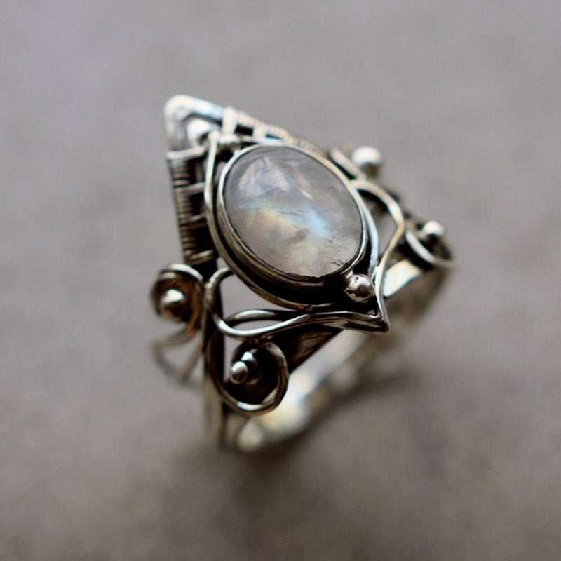 Silberring mit Mondstein, handgefertigt, filigranes Design, Vintage-Stil, Schmuck für Damen.