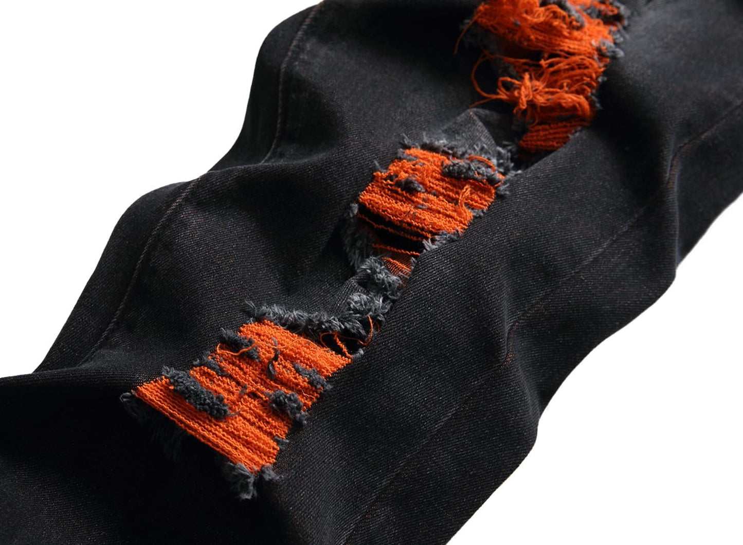 Schwarze Jeans mit orangefarbenen Rissen, modisch, Denim, Streetwear, Detailansicht.