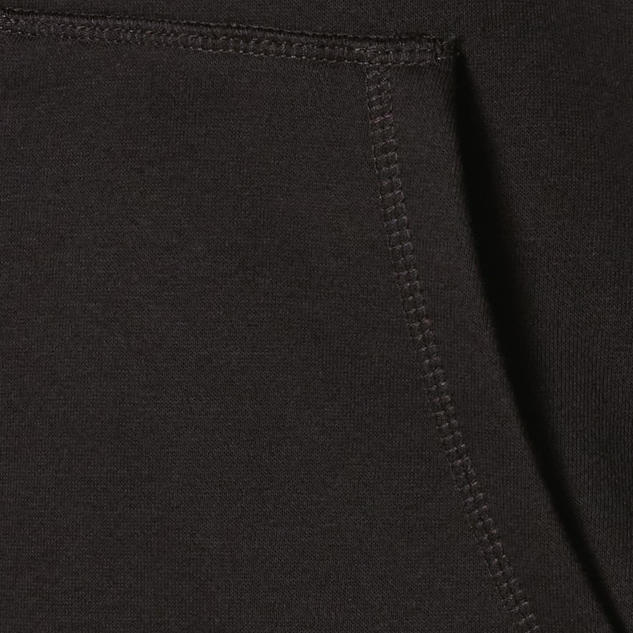 Schwarzer Baumwoll-Hoodie, Nahaufnahme der Kängurutasche, weiches Material, Freizeitmode.