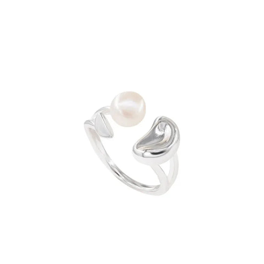 Silberring mit Perle, offenes Design, eleganter Schmuck, minimalistischer Stil, Damenaccessoire.