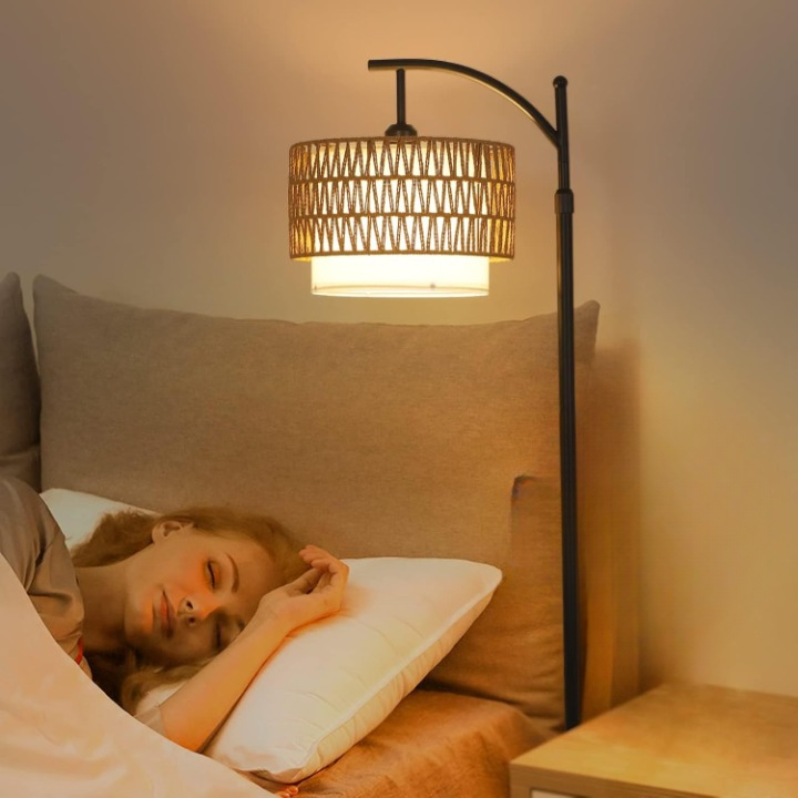 Bågformad golvlampa med fjärrkontroll och dubbla lampskärmar – Norvella