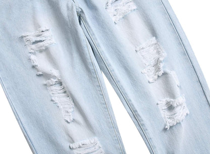 Zerrissene hellblaue Jeans, Damenmode, Denim, modische Risse, lässiger Stil.