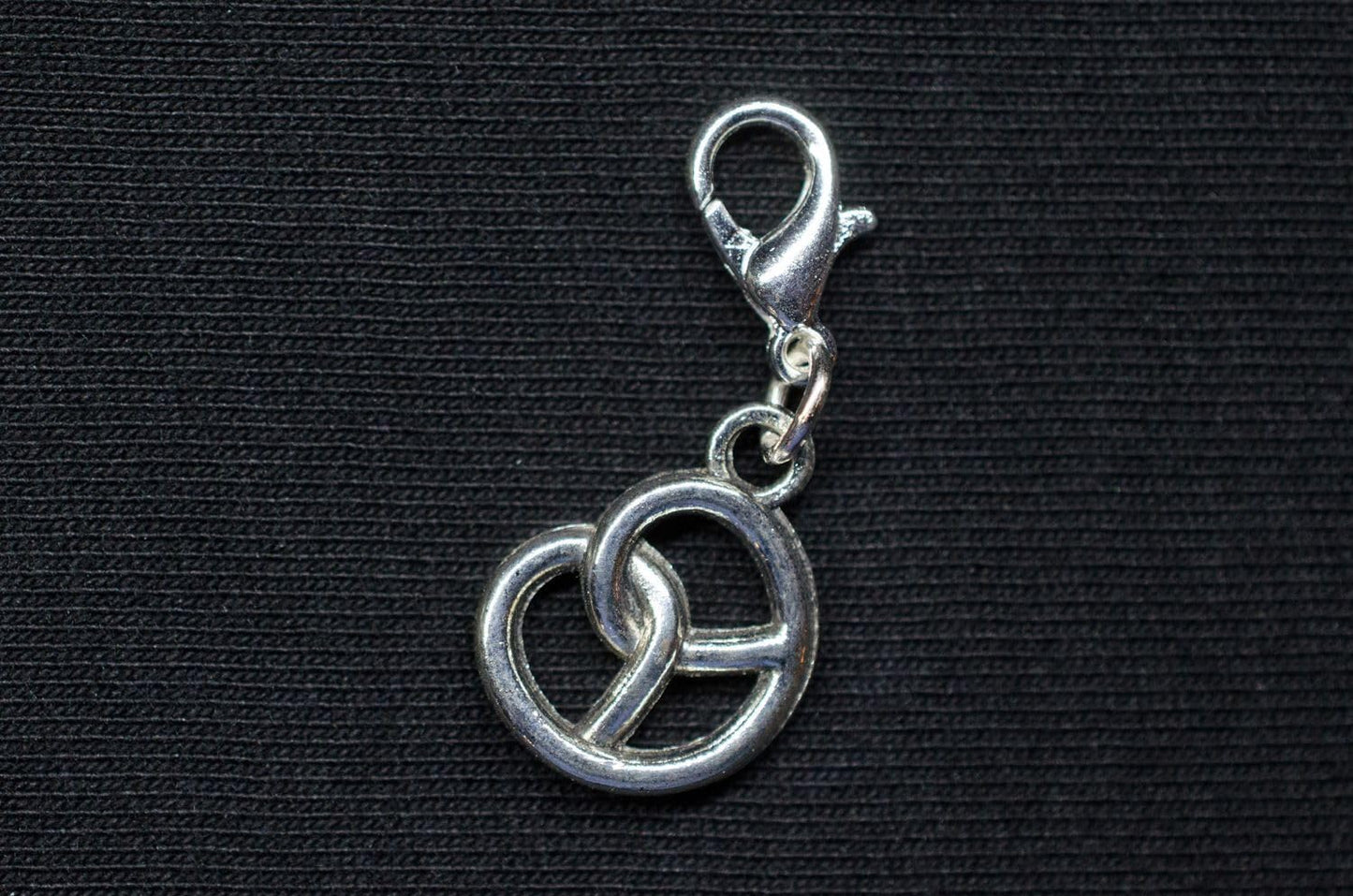 Brezel-berlockhängare – Silver Brezel Oktoberfest 2026