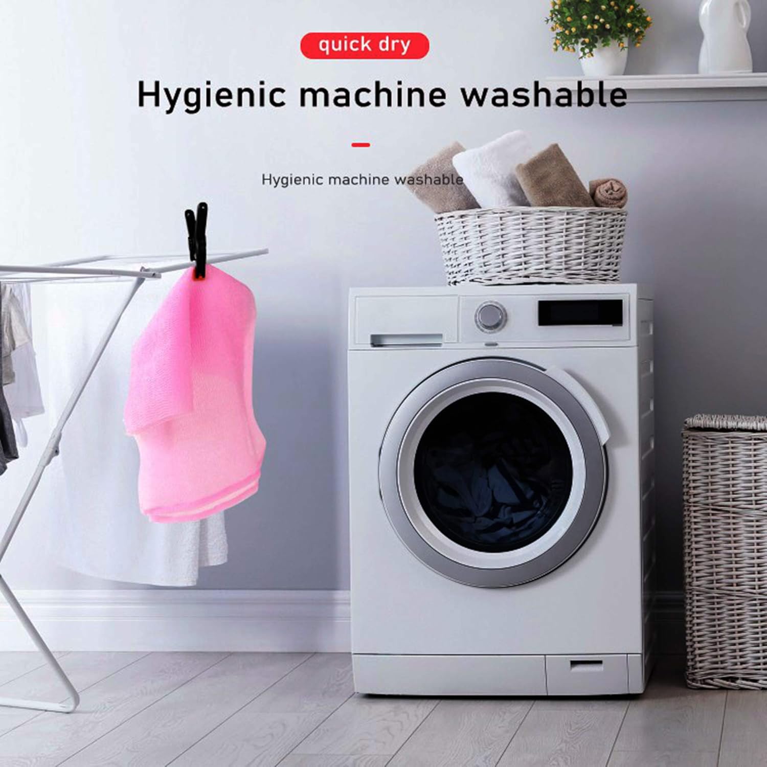Weiße Waschmaschine mit Wäschekorb, rosa Handtuch, moderner Waschraum, hygienisch, schnell trocknend.