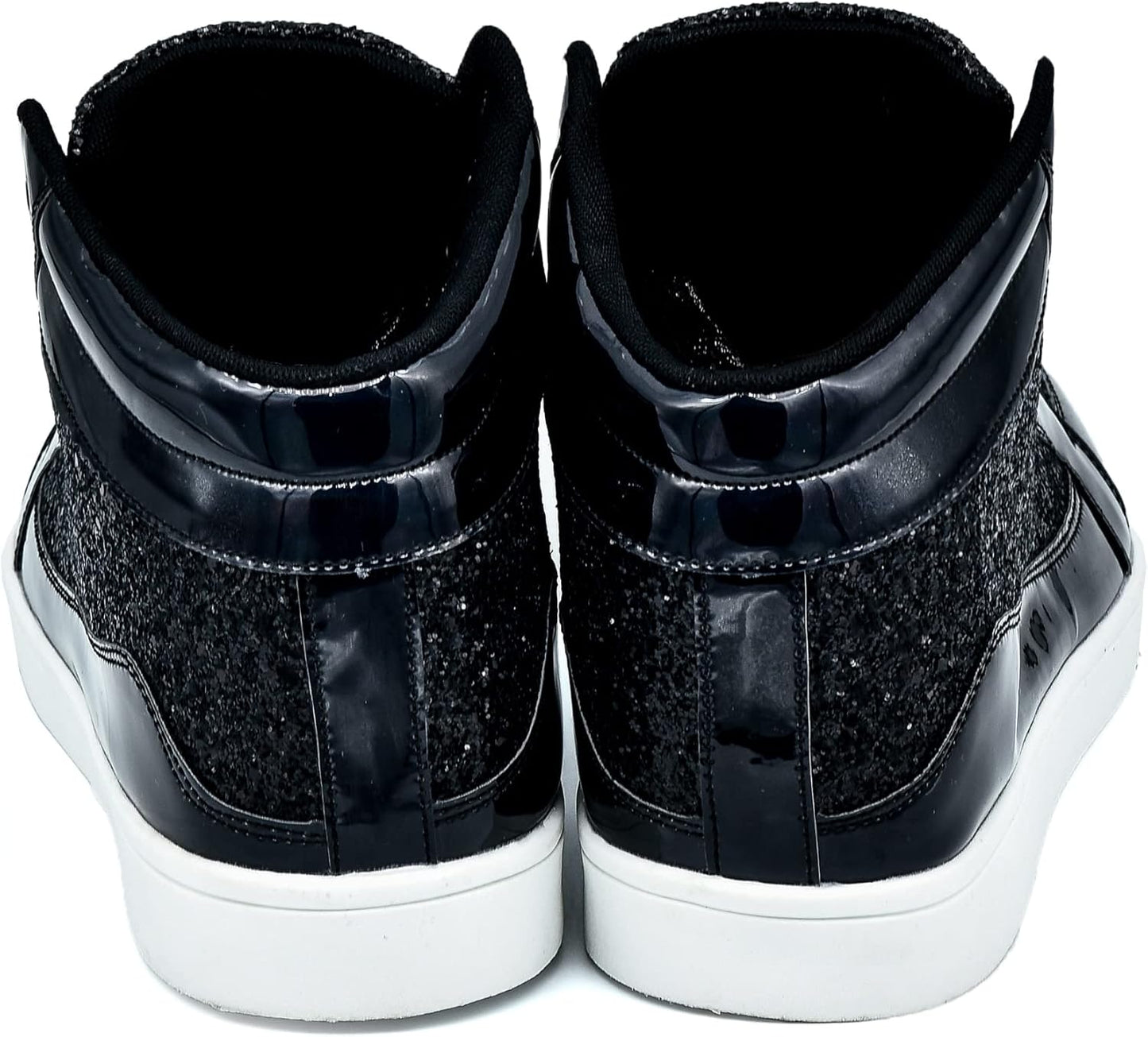 Schwarze Sneaker aus Leder und Stoff, Rückansicht, modisch, sportlich, Herren, Damen.