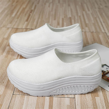Weiße Damen-Sneaker, atmungsaktiv, rutschfest, mit dicker Sohle, ideal für Freizeit.