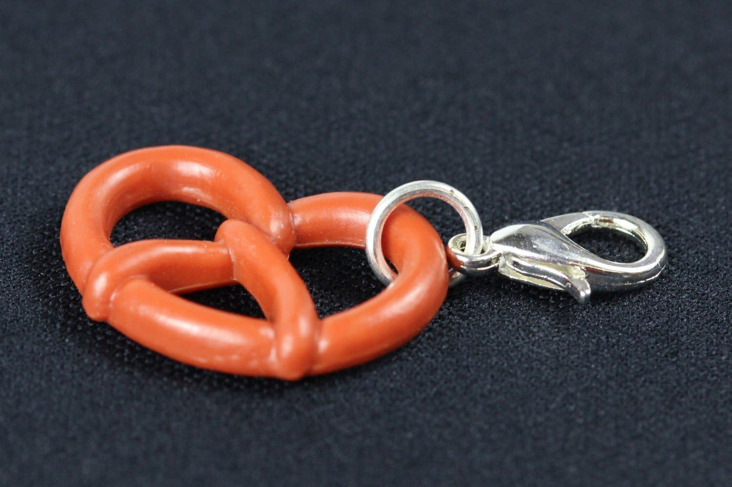 Brezel Charm-hängen (2-pack) – WiesnBrezn Oktoberfest 2026