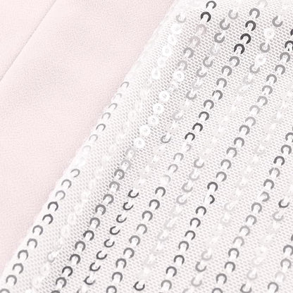 Paillettenstoff in Weiß und Silber, glänzend, für elegante Abendmode und Dekoration.