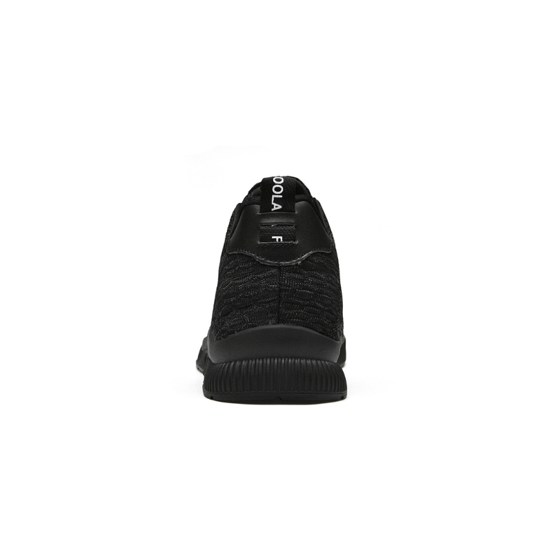 Schwarzer Sneaker aus Strickmaterial, Rückansicht, sportlich, bequem, modisch, unisex.