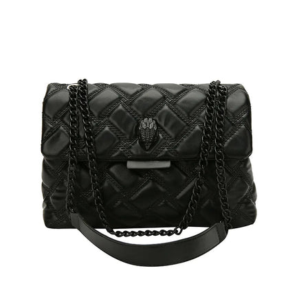 Schwarze gesteppte Lederhandtasche mit Kettenriemen, elegantes Design, Damenmode.