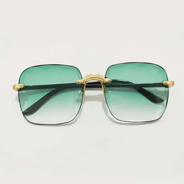 Quadratische Sonnenbrille, goldener Rahmen, grüne Gläser, modisches Accessoire, Unisex.