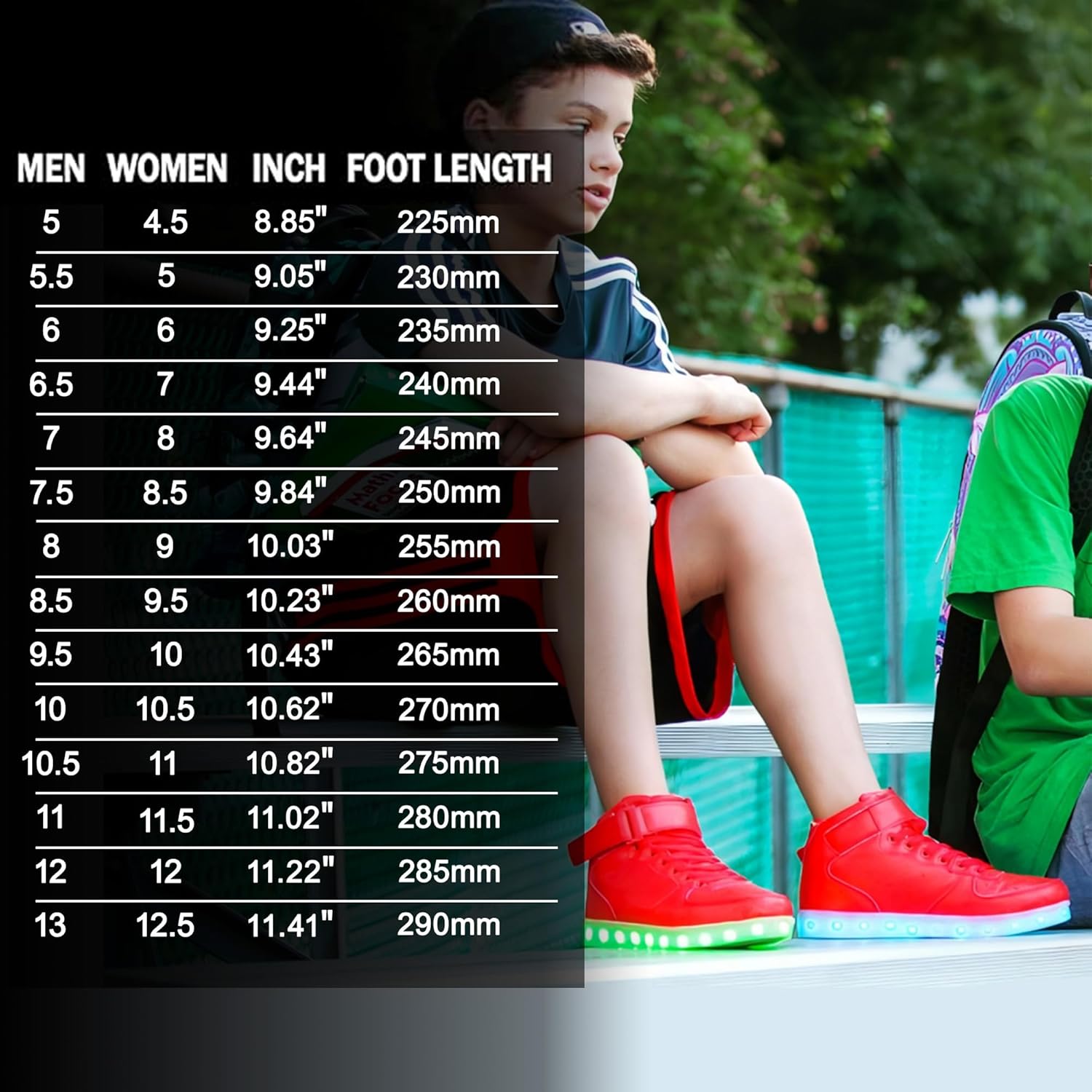 Jungen in roten LED-Sneakern, Größenvergleichstabelle, leuchtende Schuhe, modische Kinderschuhe.