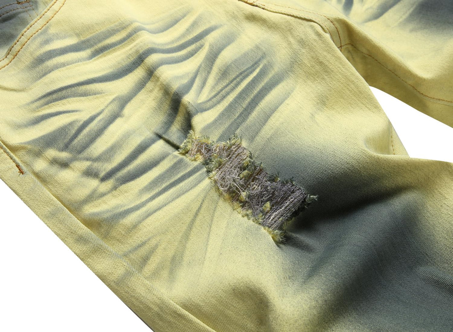 Gelbe Jeans mit ausgefranstem Riss, modischer Used-Look, Baumwolle, Nahaufnahme.
