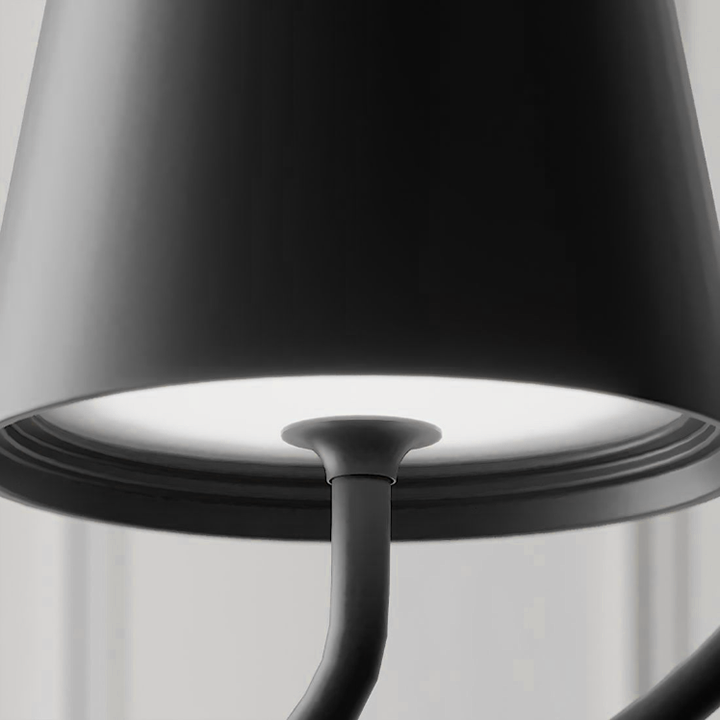 Schwarze Metall-Tischlampe, modernes Design, minimalistisch, Innenbeleuchtung, Nahaufnahme.