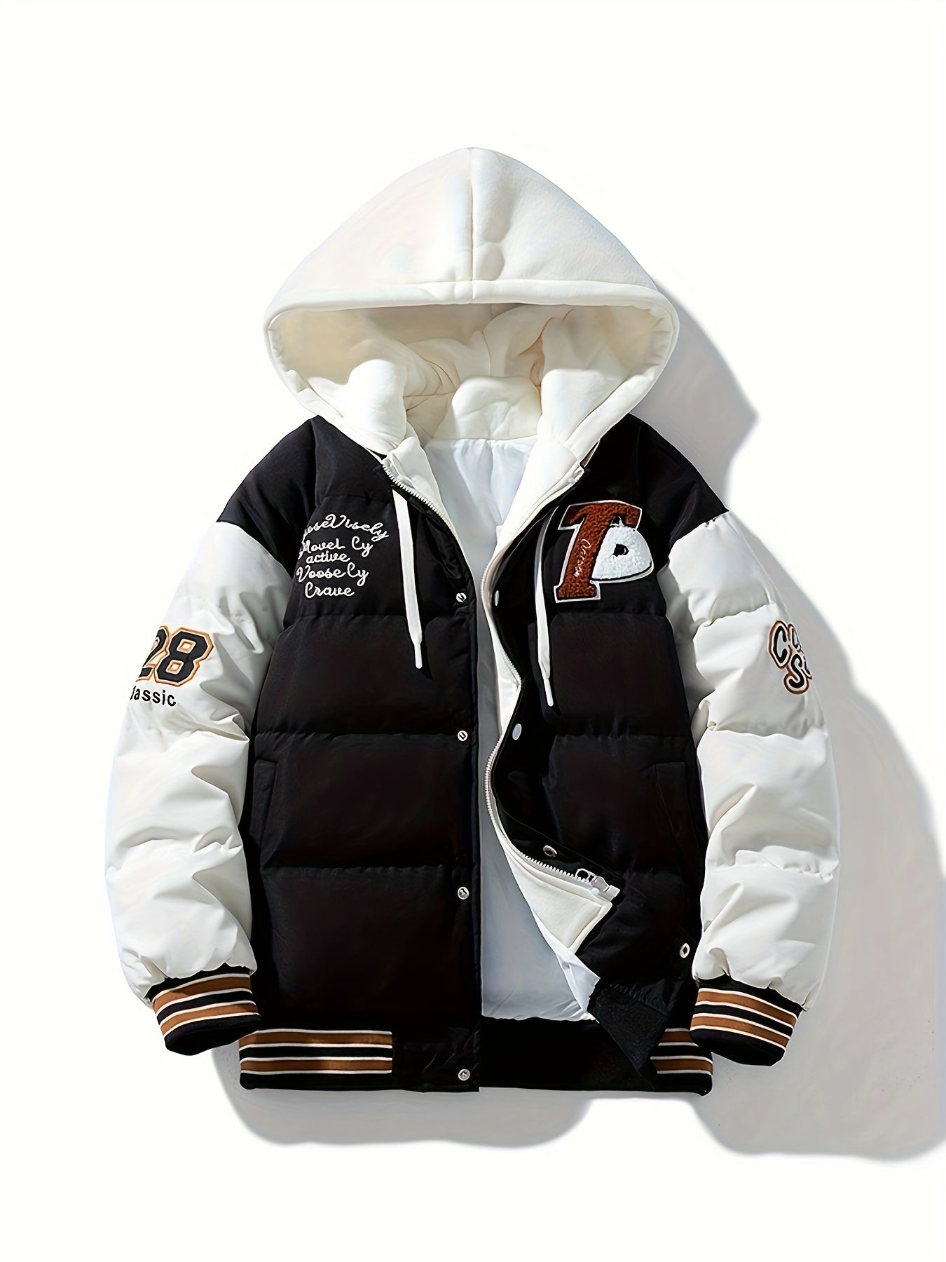Schwarze und weiße Collegejacke mit Kapuze, gestickten Buchstaben, gestreiften Bündchen.
