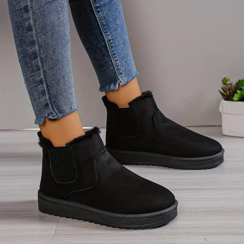 Schwarze Damen-Winterstiefel aus Wildleder, gefüttert, mit elastischem Einsatz, modisch, bequem.