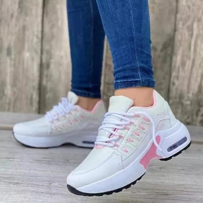 Weiße Damen-Sneaker mit rosa Akzenten, bequem, modern, ideal für Freizeit und Sport.