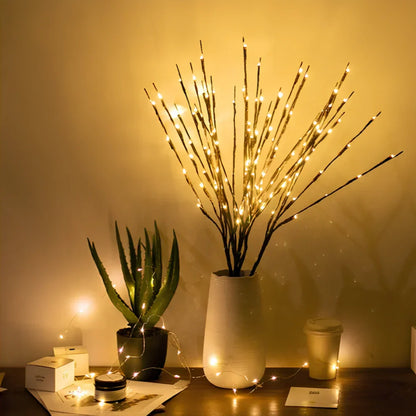 LED-Lichterzweige in weißer Vase, warmweiß, dekorativ, Wohnzimmerbeleuchtung, modern.