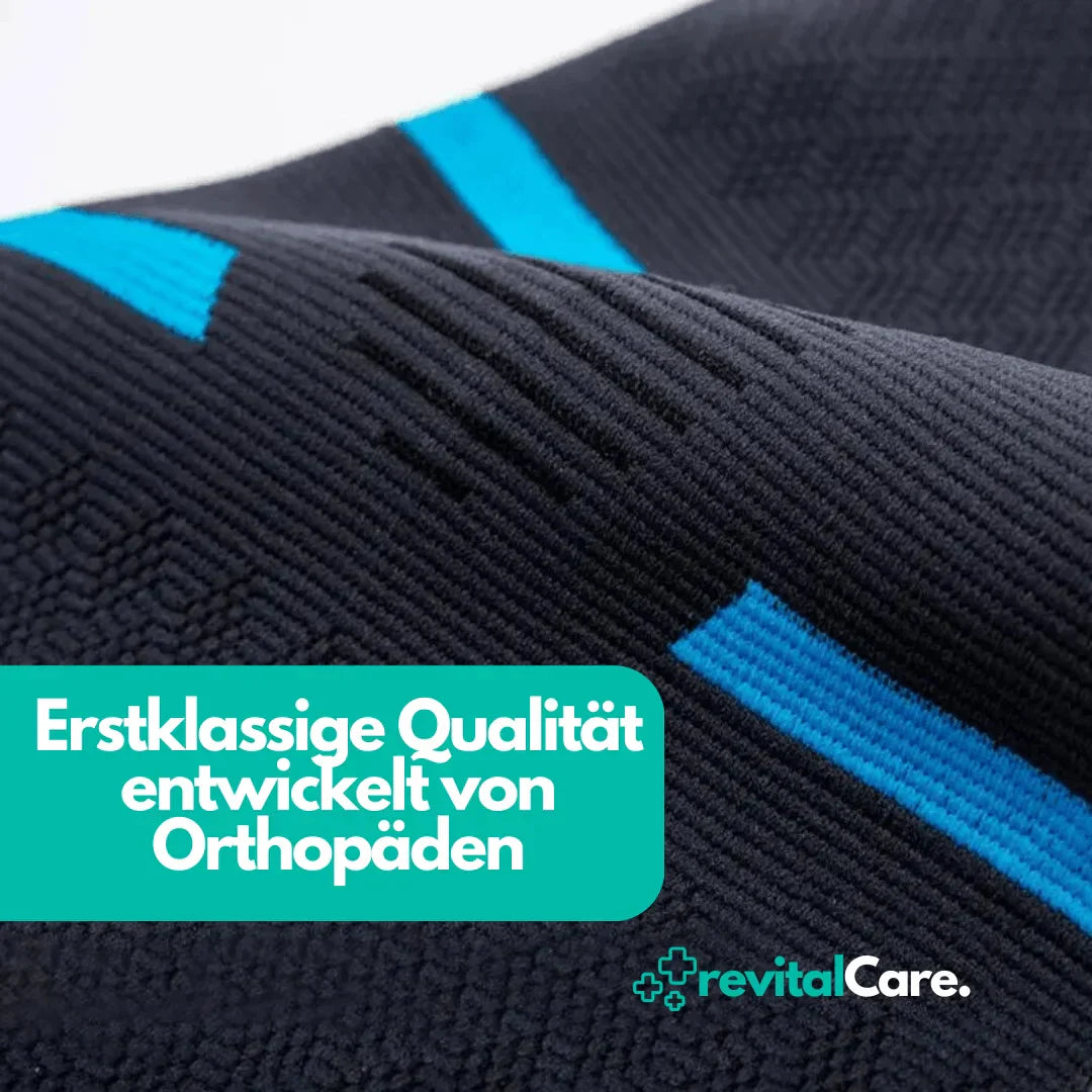 Schwarze Kompressionsstrümpfe mit blauen Streifen, orthopädisch entwickelt, hochwertige Qualität.