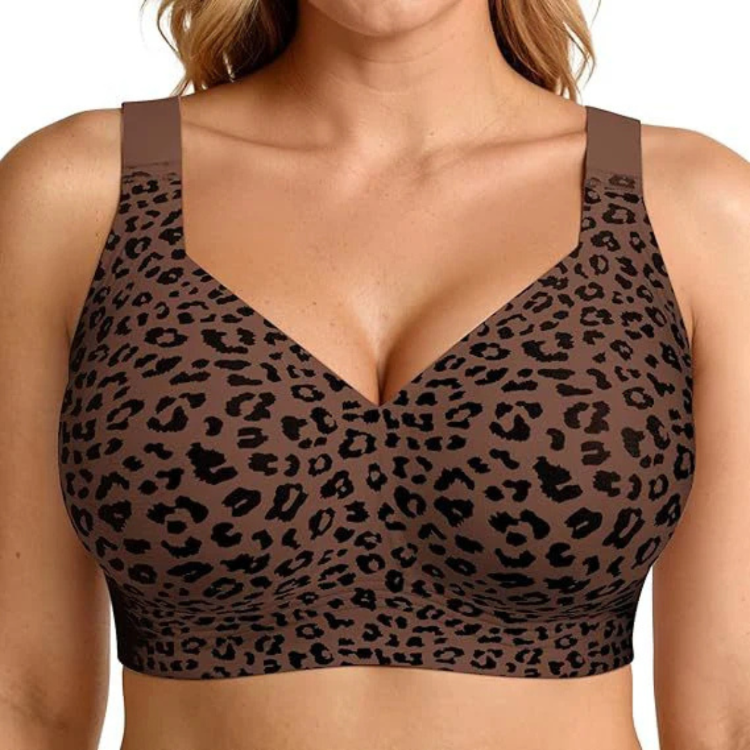 Modell i brun bh med svart leopardmönster, sedd framifrån 10