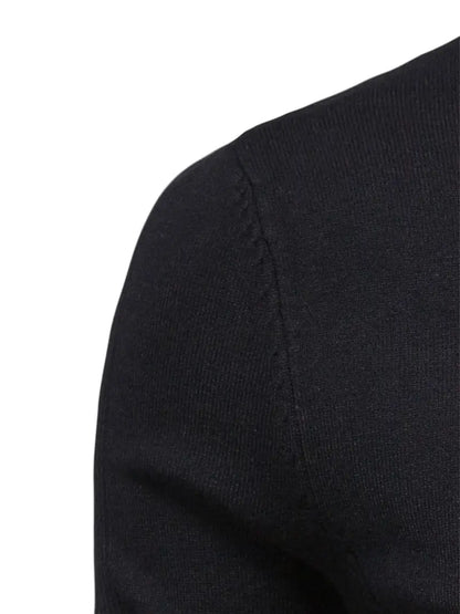 Schwarzer Baumwollpullover, Nahaufnahme, weiches Material, modisch, bequem, hochwertig.