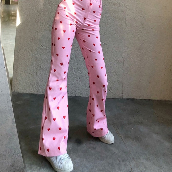 Damenhose rosa mit roten Herzmustern, Schlaghose, modisch, Freizeitkleidung, Baumwolle.