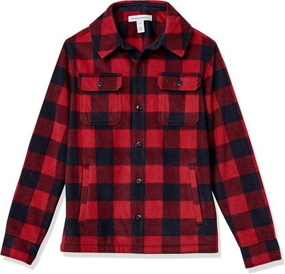 Rote karierte Flanelljacke, Herrenmode, langärmelig, Knopfleiste, Freizeitkleidung.