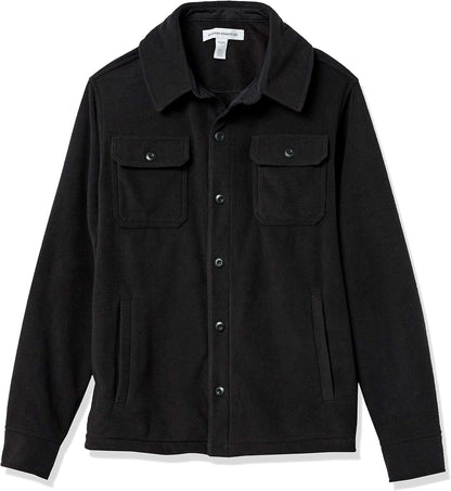 Schwarze Herrenjacke aus Fleece mit Knopfleiste und Brusttaschen, warm und stilvoll.
