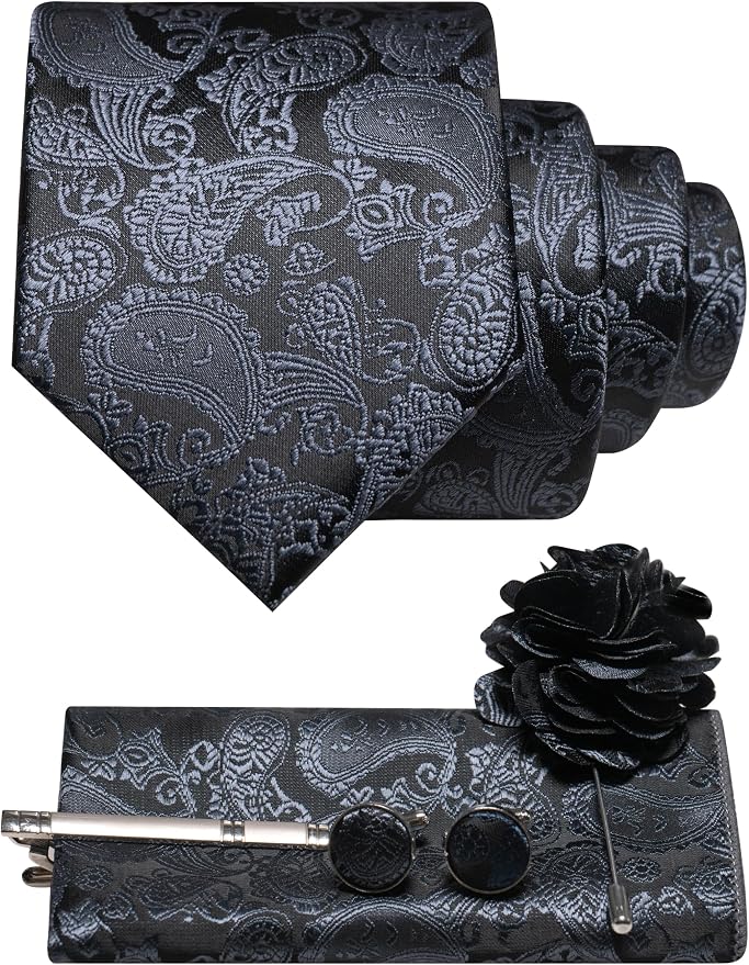 Svart paisleyslips med blågrått mönster, bröstnäsduk, manschettknappar, slipsklämma och blomformad kavajnål, större bild. 36