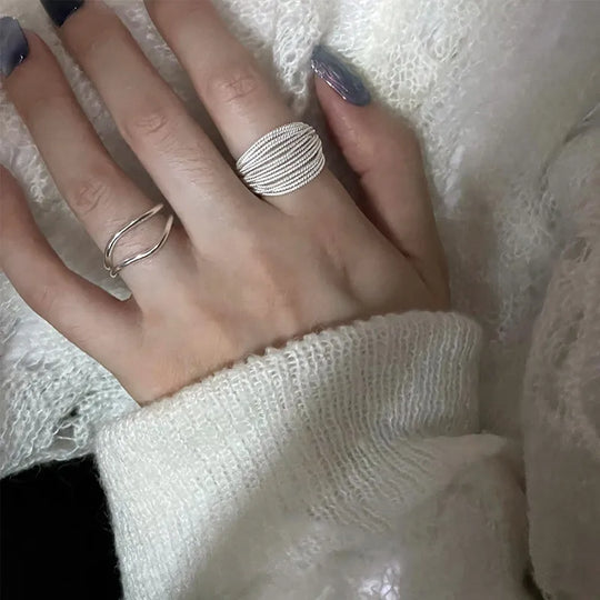 Justerbar silverring med vintage-detalj – Vinterunder från Seléna