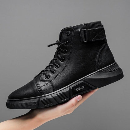Schwarzer Herren-Sneaker, Leder, hohe Sohle, modisch, bequem, Freizeit, Schnürung.