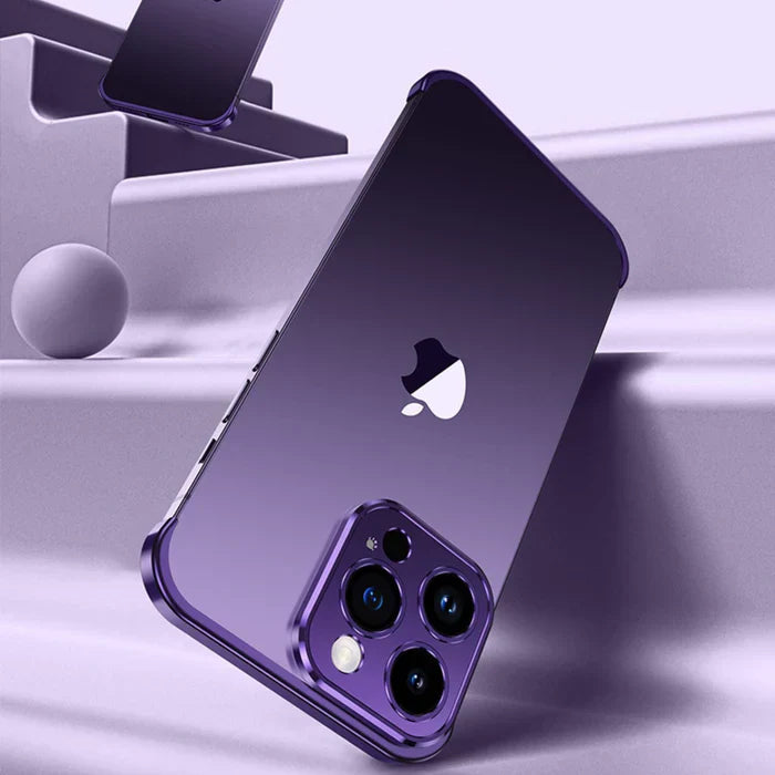 Lila iPhone mit Dreifachkamera, modernes Design, Apple-Logo, Smartphone-Technologie.