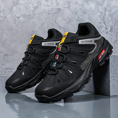 Schwarze Outdoor-Laufschuhe, atmungsaktiv, rutschfest, für Herren, sportlich, robust.