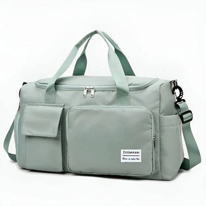 Hellgrüne Reisetasche mit Schultergurt, Fronttaschen, Reißverschluss, ideal für Reisen.