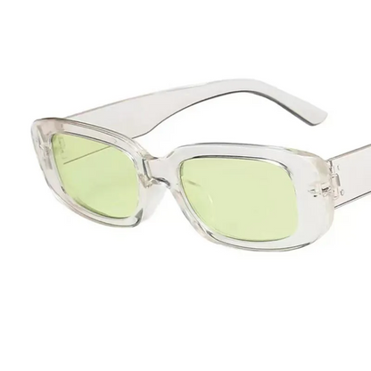 Transparente Sonnenbrille mit grünen Gläsern, modisches Accessoire, UV-Schutz, Unisex-Design.