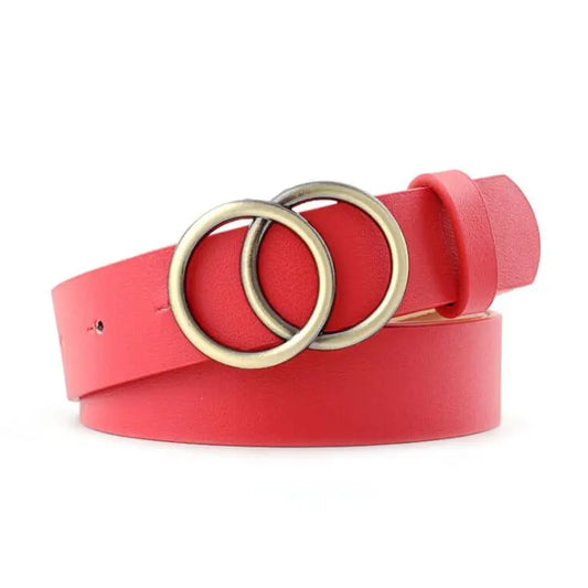 Roter Ledergürtel mit doppeltem Messingring, modisches Accessoire, Damenmode.