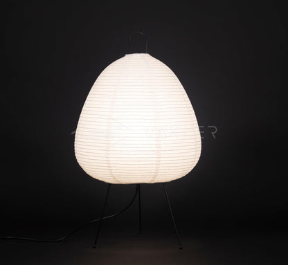 Akari 1A Tischlampe, weiß, Papier, schwarzes Metallgestell, modernes Design, Innenbeleuchtung.