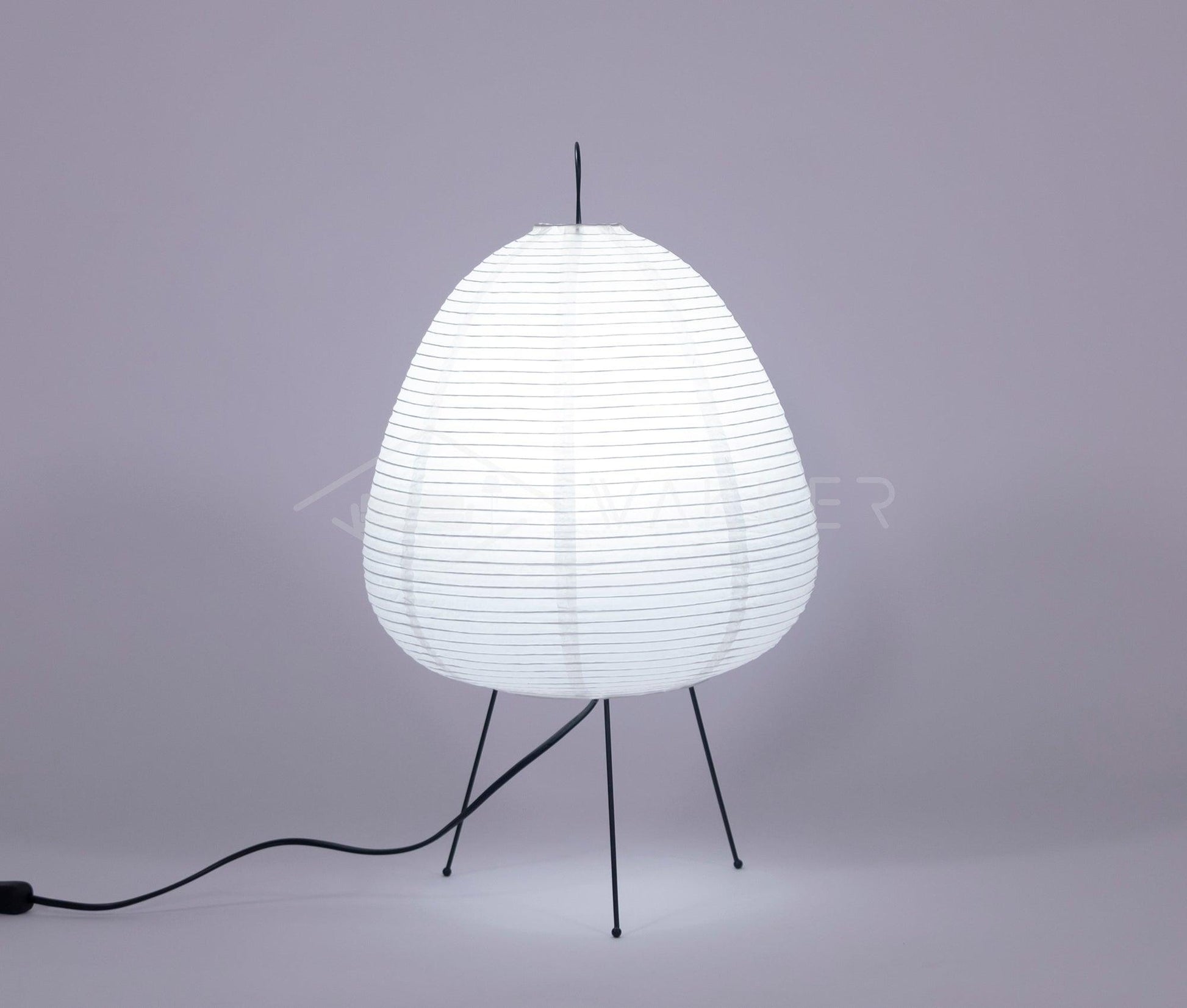 Weiße Akari Tischlampe mit schwarzem Metallgestell, modernes Design, Papierleuchte.