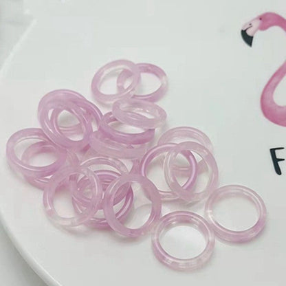 Rosa Acrylringe für Kinder, Y2K-Stil, koreanische Mode 2023, trendiges Accessoire.