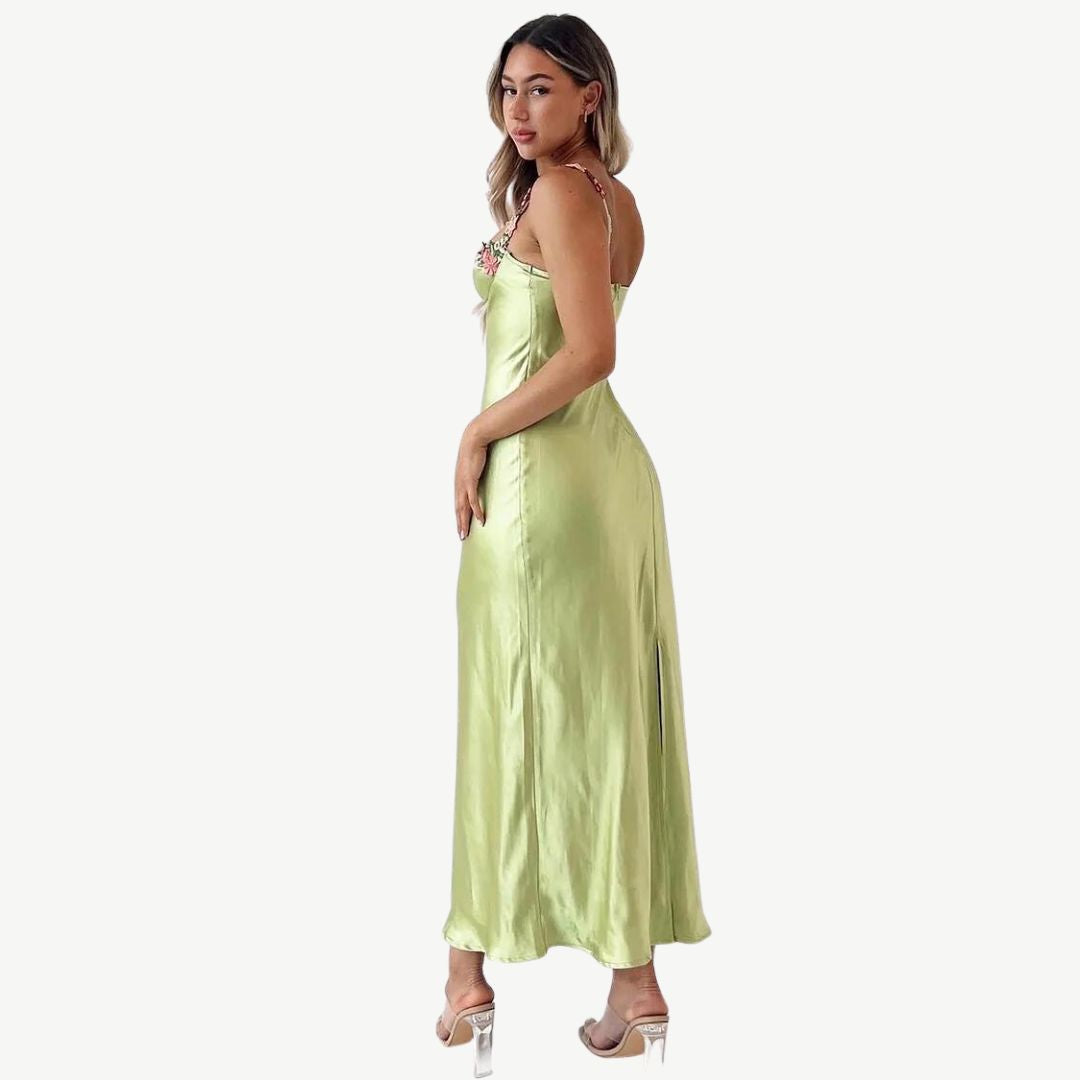 Grünes Satin-Slip-Kleid, Damenmode, elegantes Abendkleid, lang, mit Spaghettiträgern.
